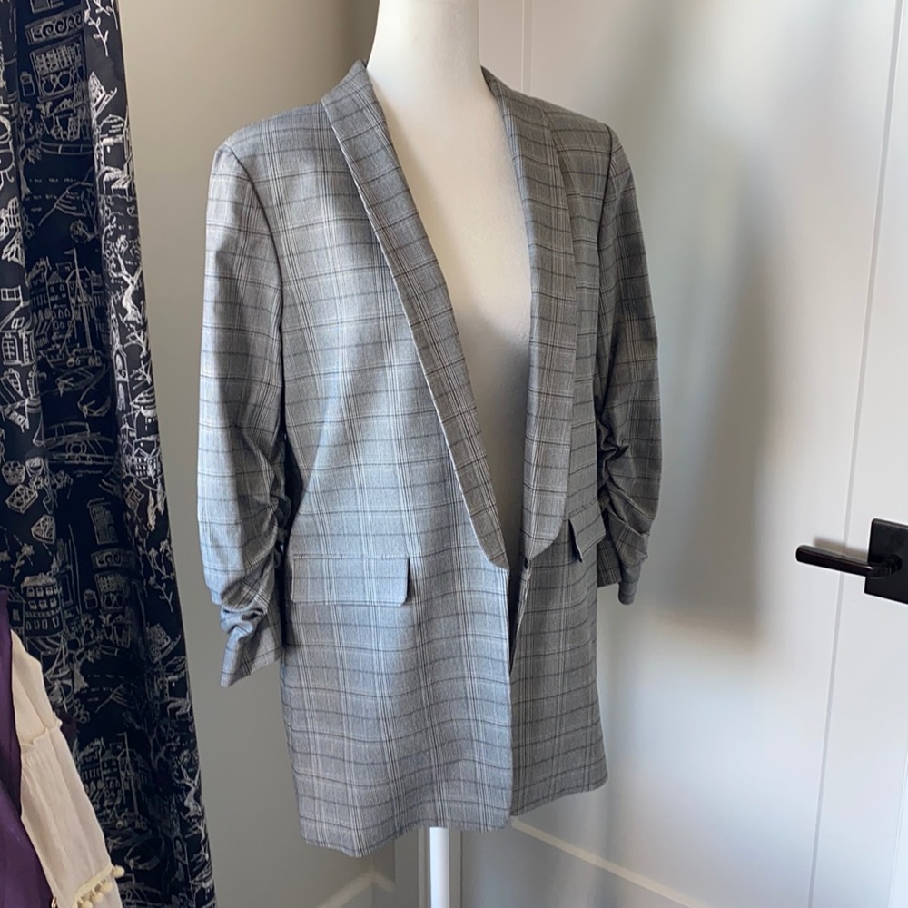 Gianni Bini Ruched Sleeve Lined Boyfriend Blazer Jacket